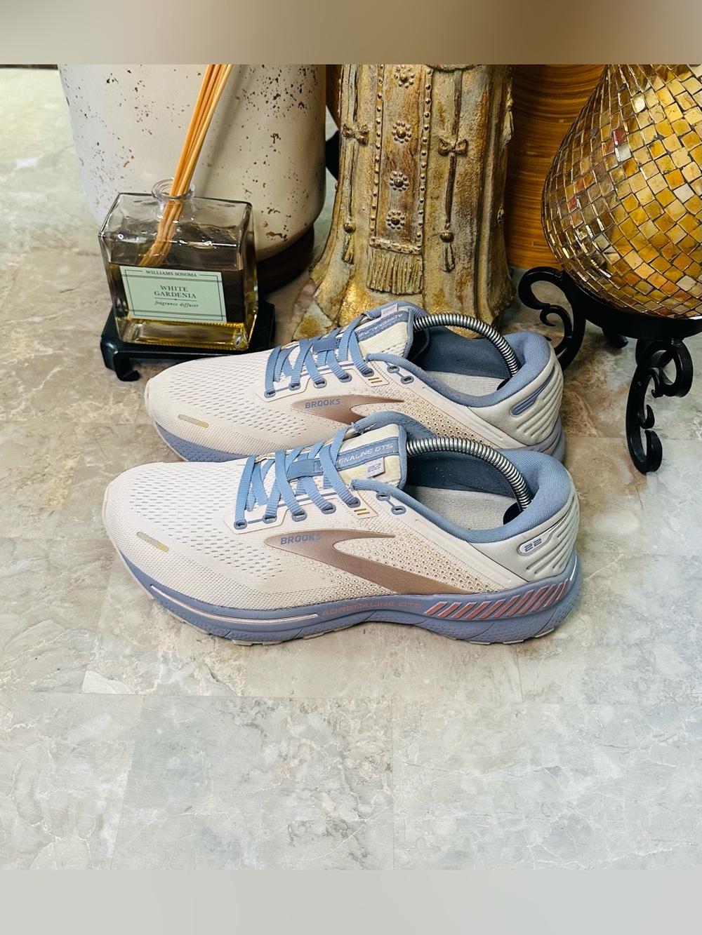 Women’s Brooks Adrenaline GTS 22 Running Shoes Blue/Beige Size 10.5